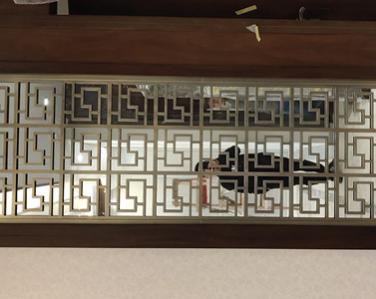 <strong>回形紋青古銅不銹鋼屏風</strong>